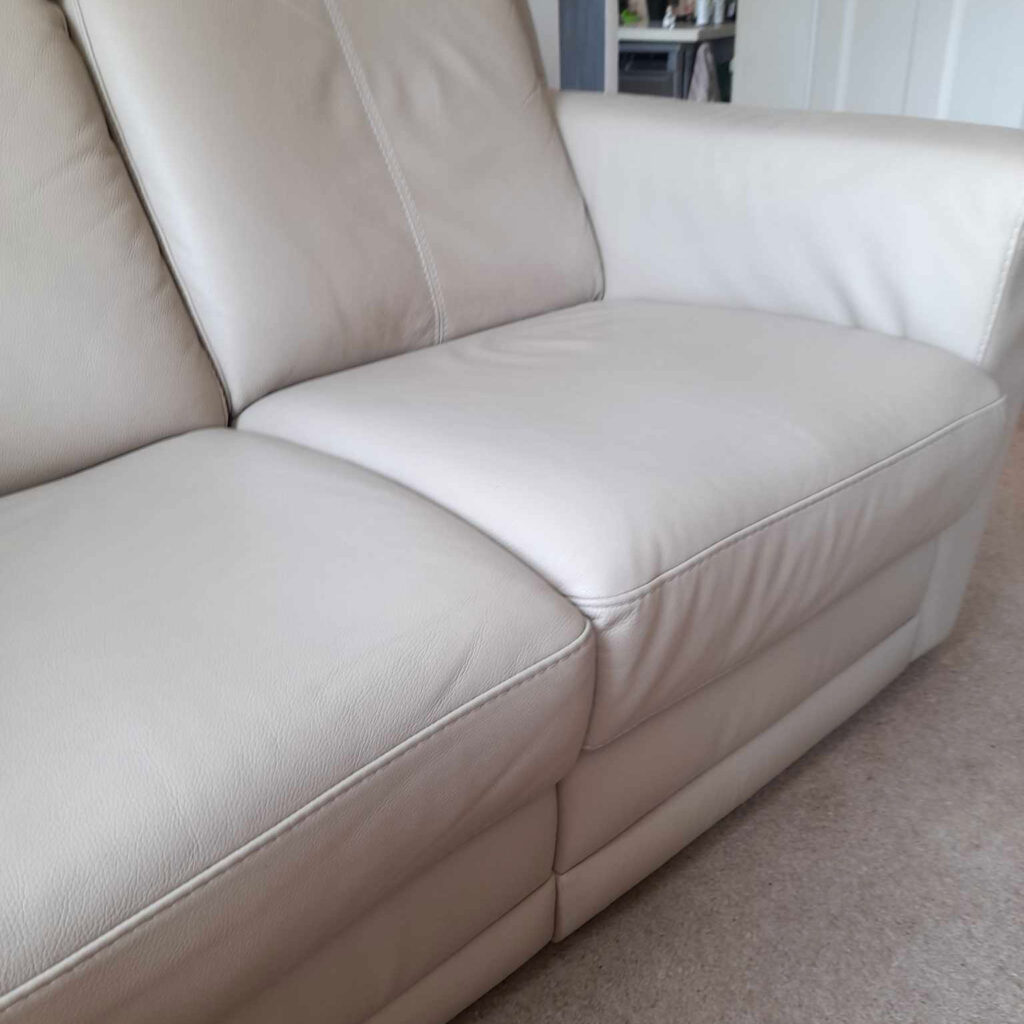 The finished cleaned leather sofa is once again in tiptop condition. Leave cleaning leather sofas to the professionals!
